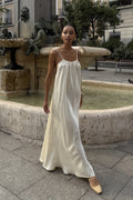 VESTIDO PÉROLA FLUÍDO ACETINADO MINIMALISTA