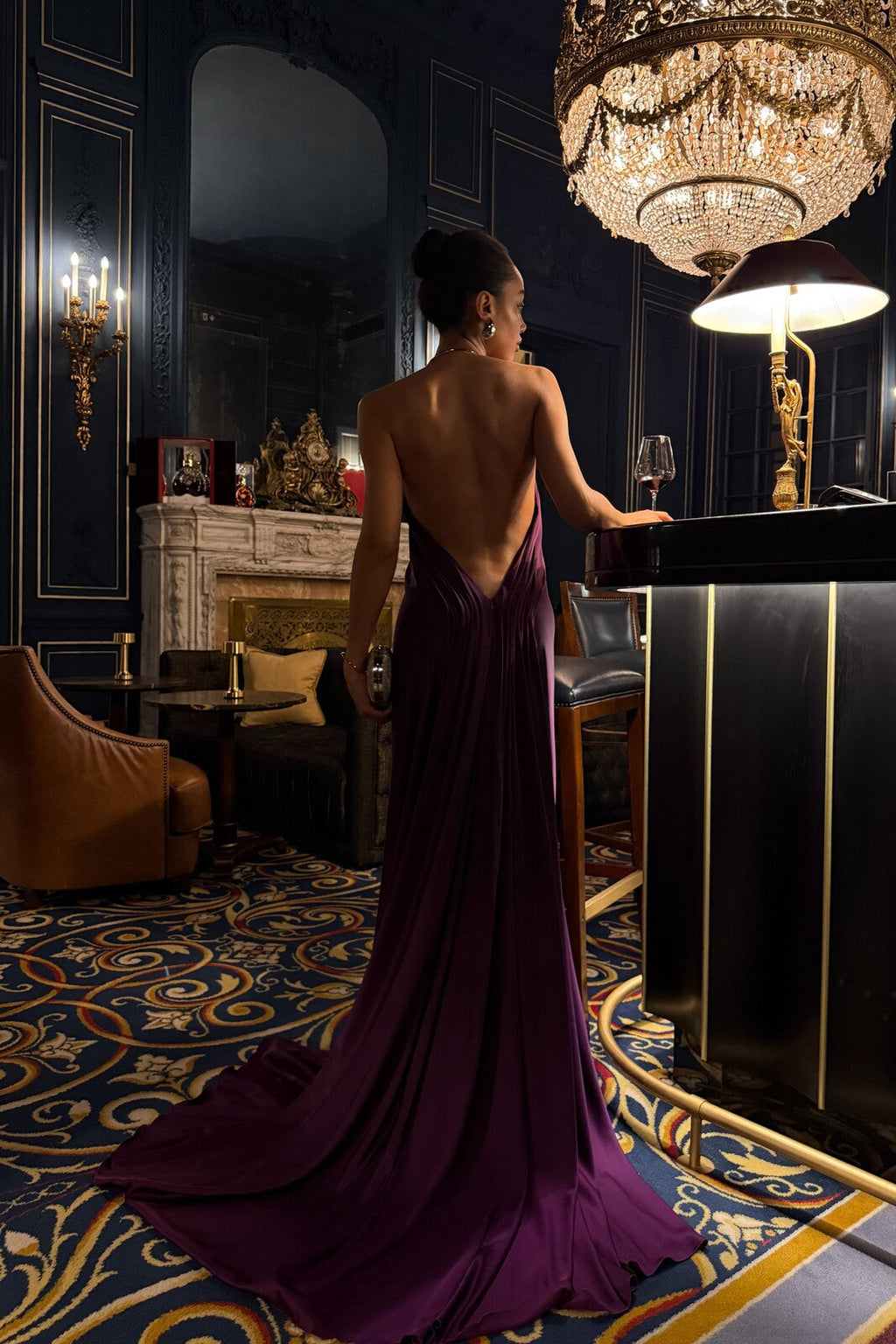 VESTIDO VIOLA APLICAÇÃO PESCOÇO E COSTAS ABERTAS