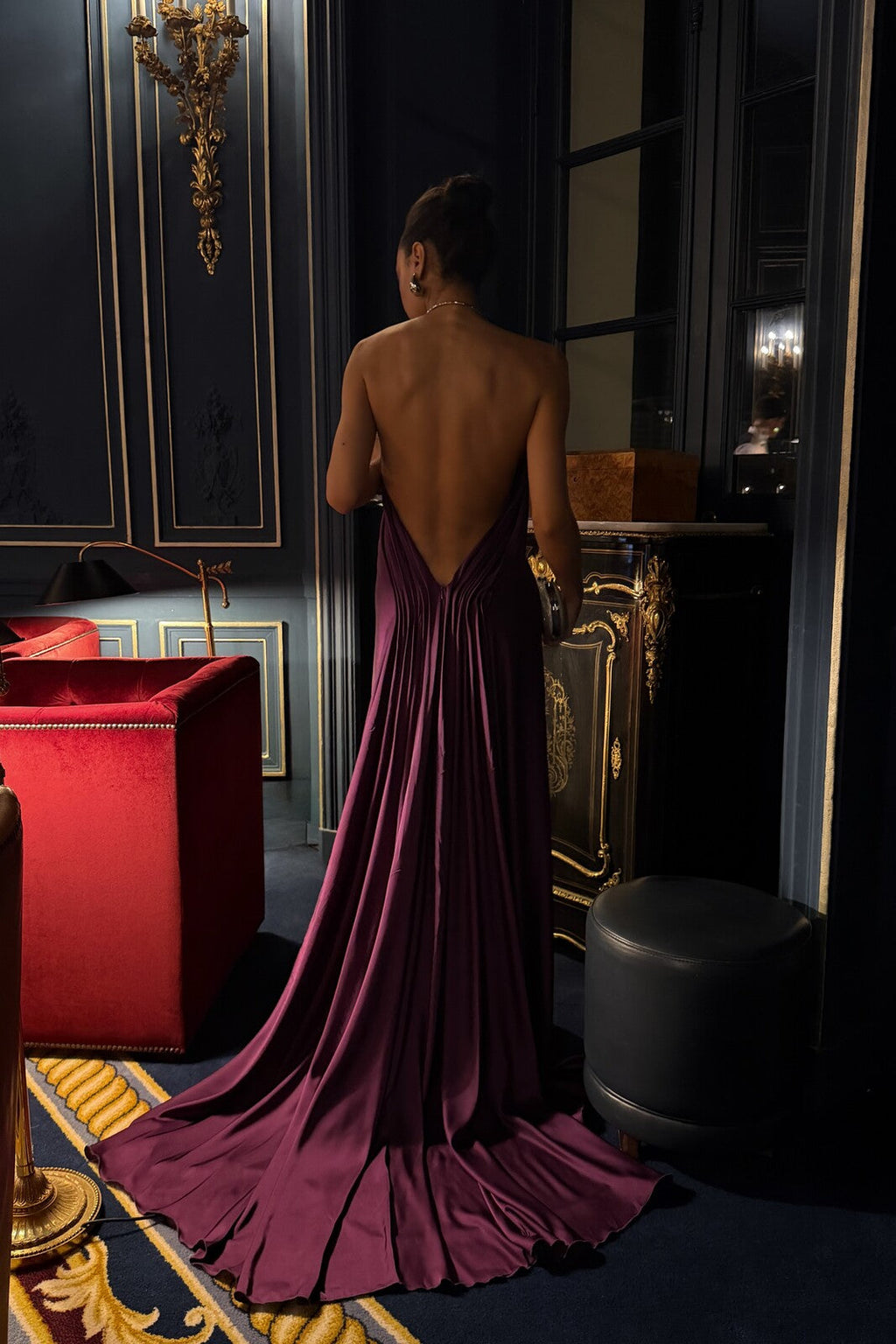 VESTIDO VIOLA APLICAÇÃO PESCOÇO E COSTAS ABERTAS
