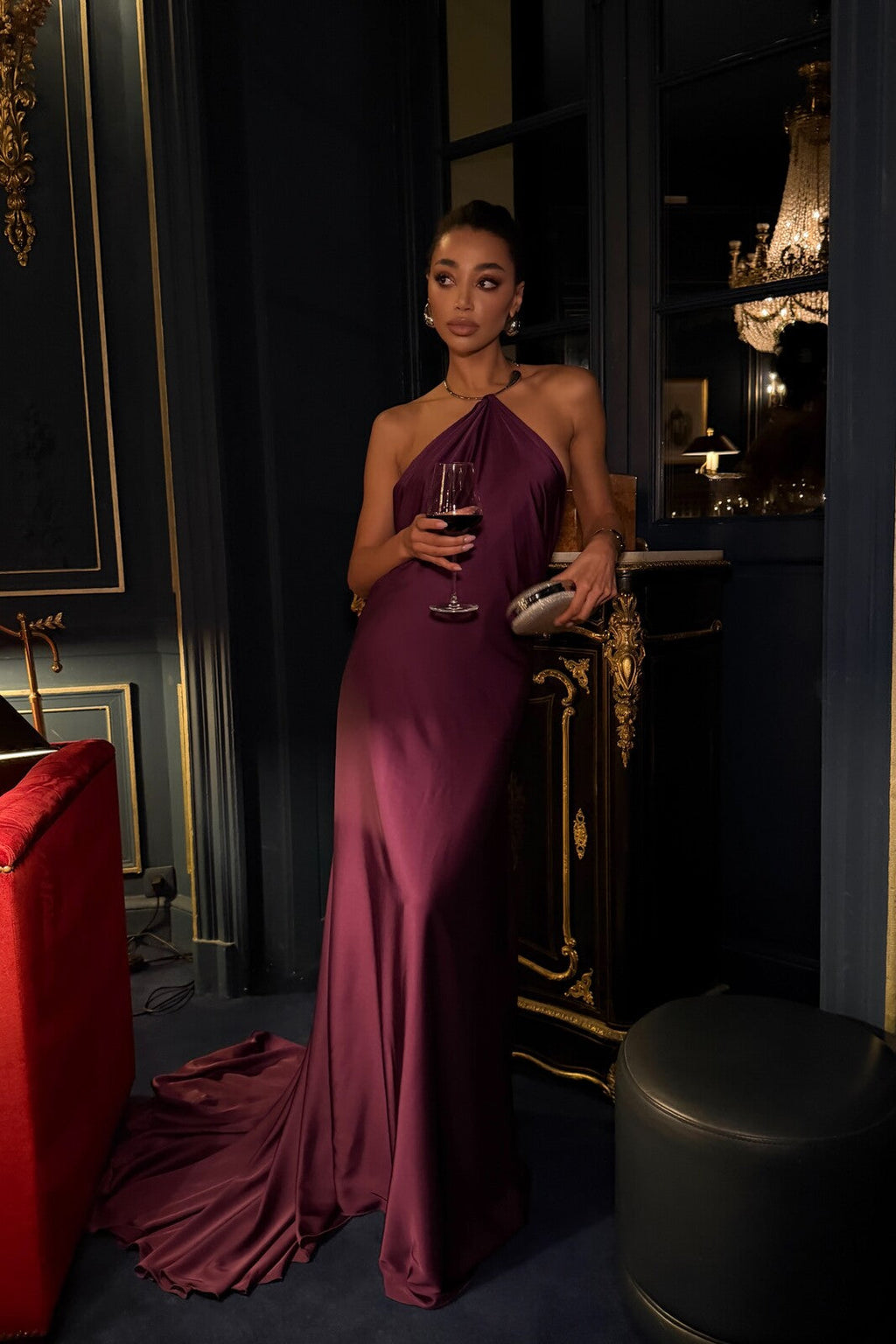 VESTIDO VIOLA APLICAÇÃO PESCOÇO E COSTAS ABERTAS