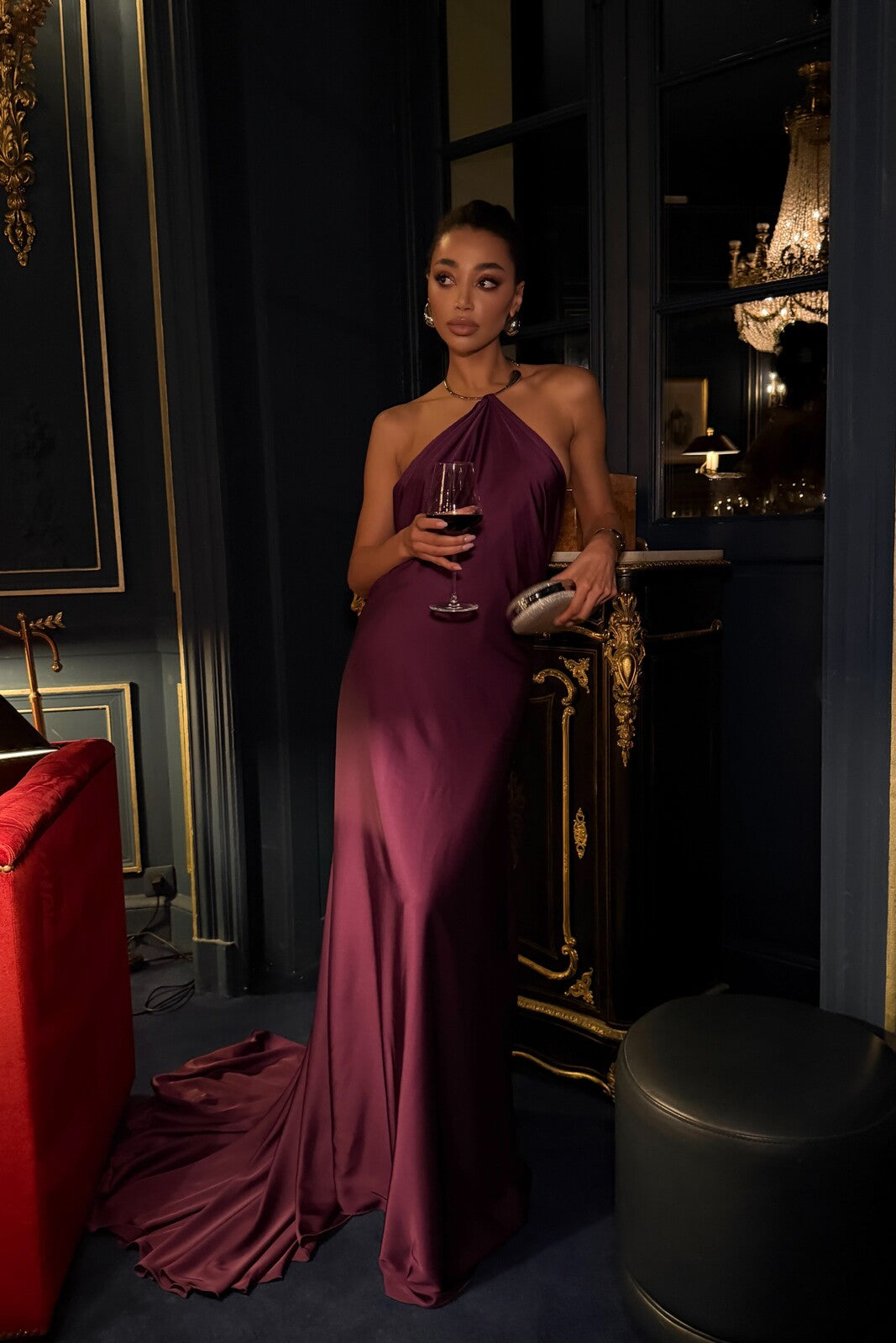 VESTIDO VIOLA APLICAÇÃO PESCOÇO E COSTAS ABERTAS