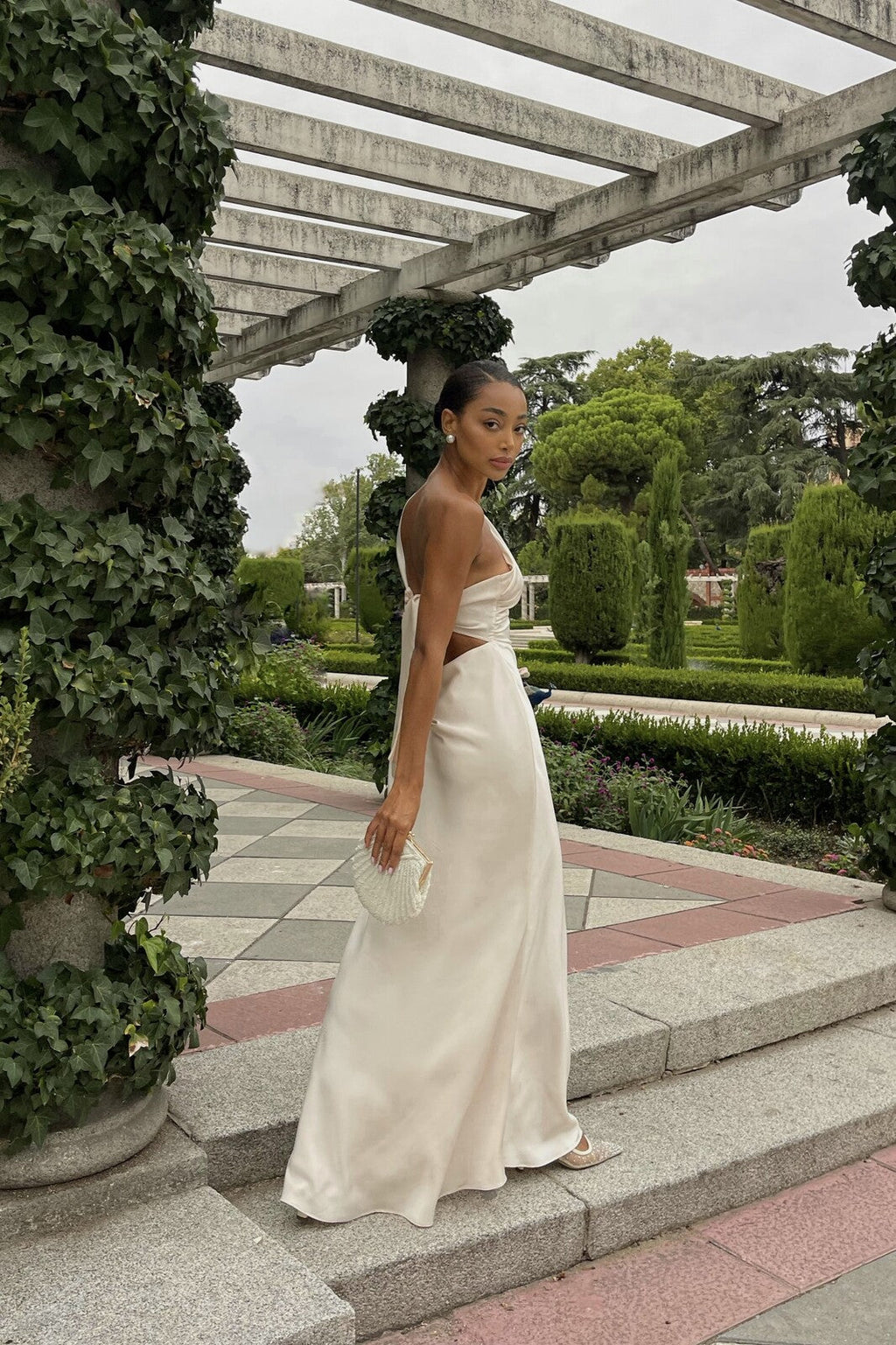 VESTIDO LONGO PÉROLA ASSIMÉTRICO