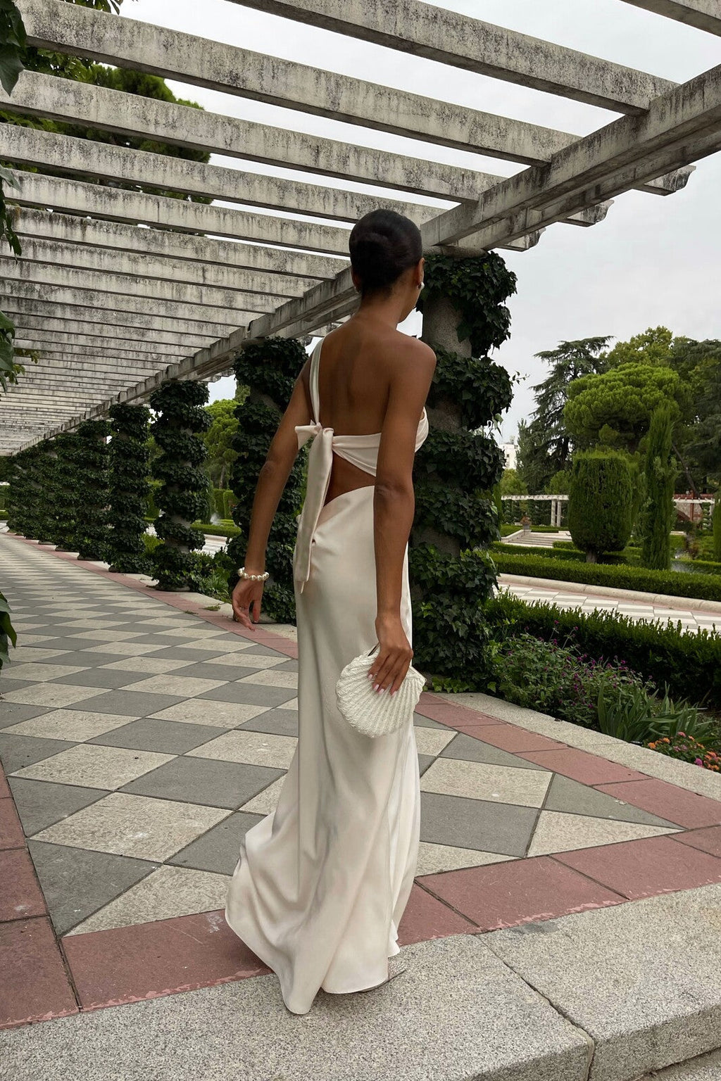VESTIDO LONGO PÉROLA ASSIMÉTRICO