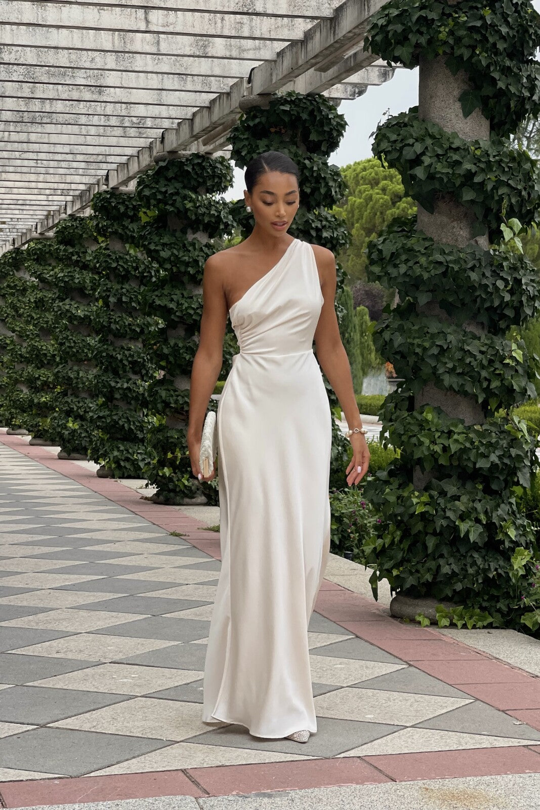 VESTIDO LONGO PÉROLA ASSIMÉTRICO