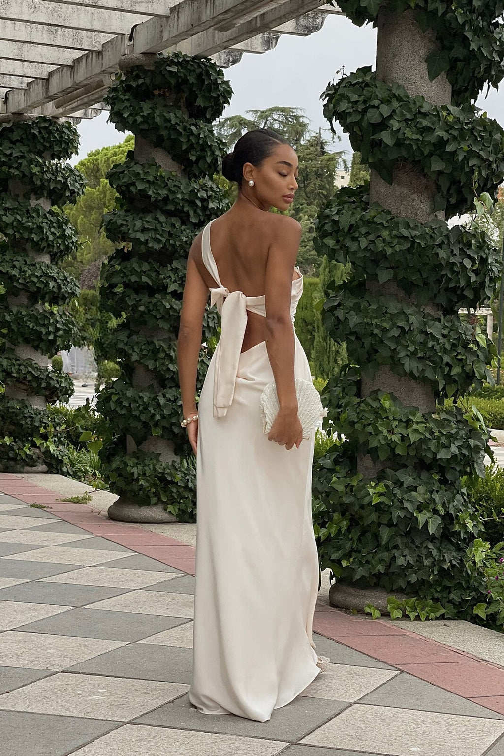 VESTIDO LONGO PÉROLA ASSIMÉTRICO