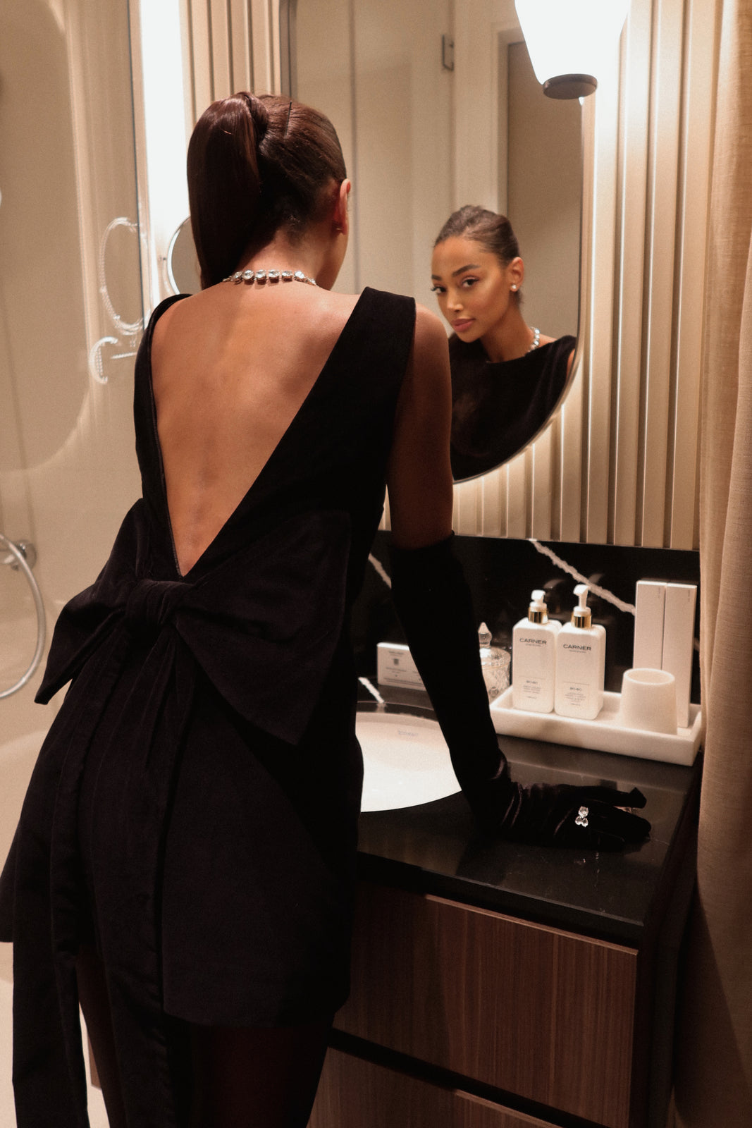 VESTIDO CURTO PRETO COM LAÇO