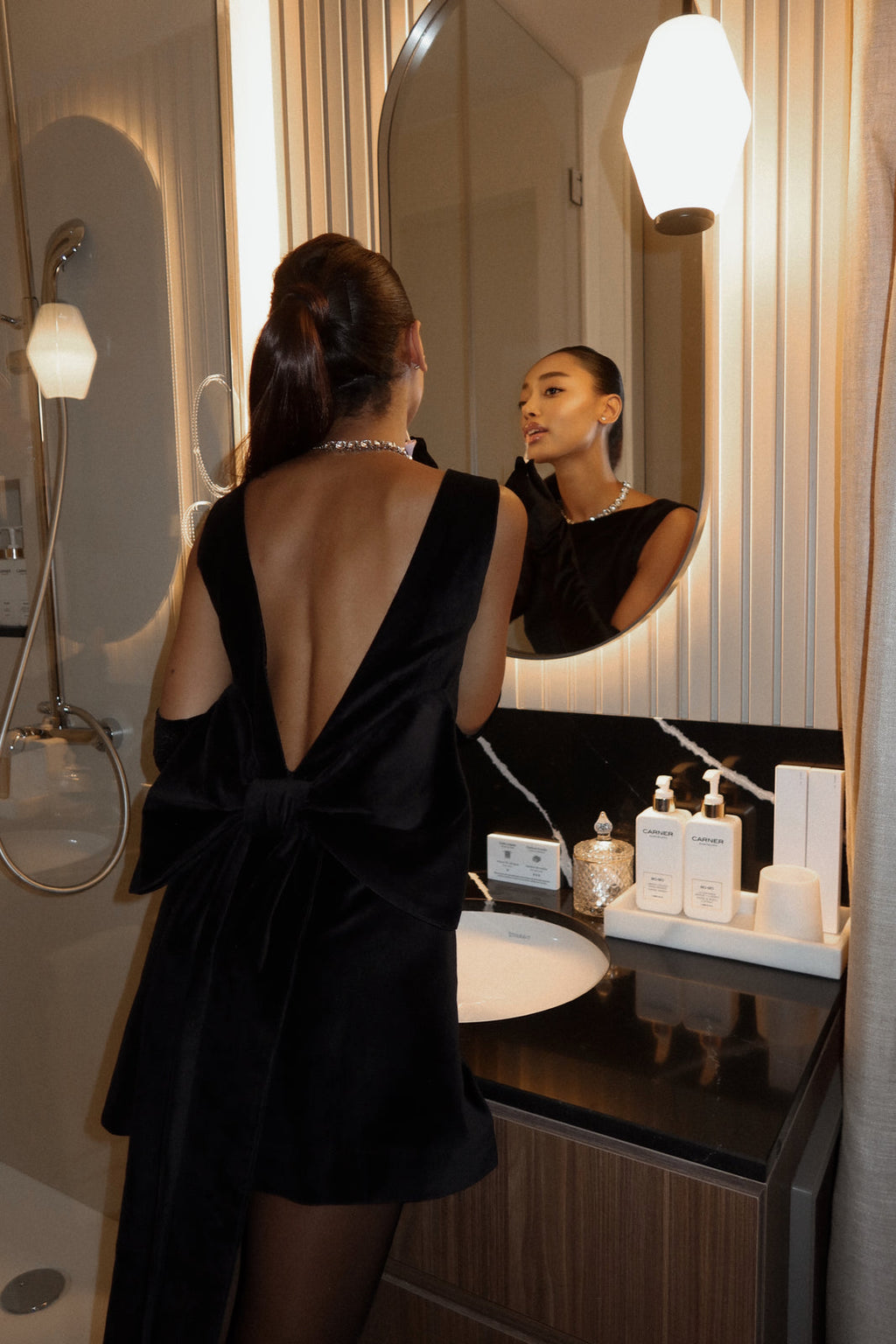 VESTIDO CURTO PRETO COM LAÇO