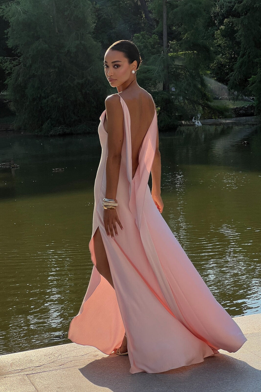 VESTIDO ROSA DECOTE COSTAS PROFUNDO