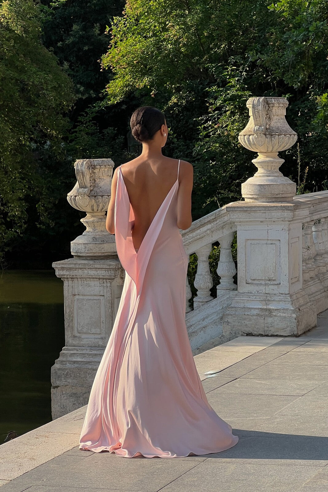 VESTIDO ROSA DECOTE COSTAS PROFUNDO
