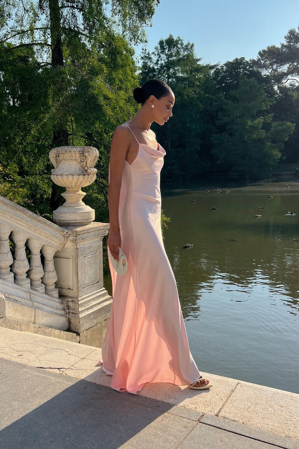VESTIDO ROSA DECOTE COSTAS PROFUNDO