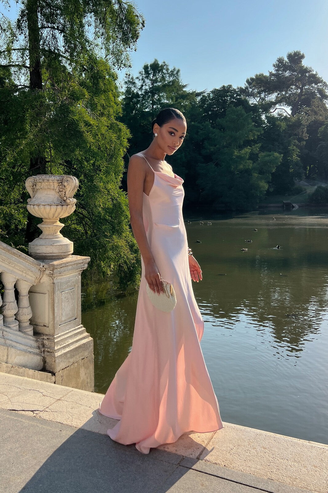 VESTIDO ROSA DECOTE COSTAS PROFUNDO