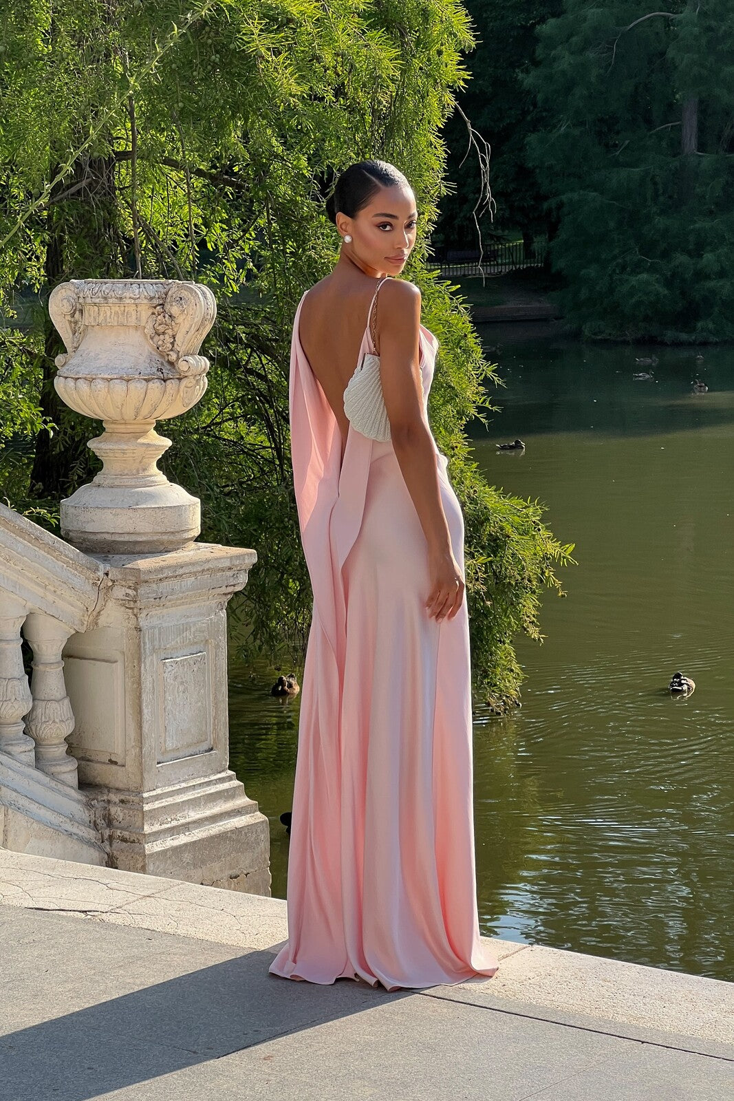VESTIDO ROSA DECOTE COSTAS PROFUNDO