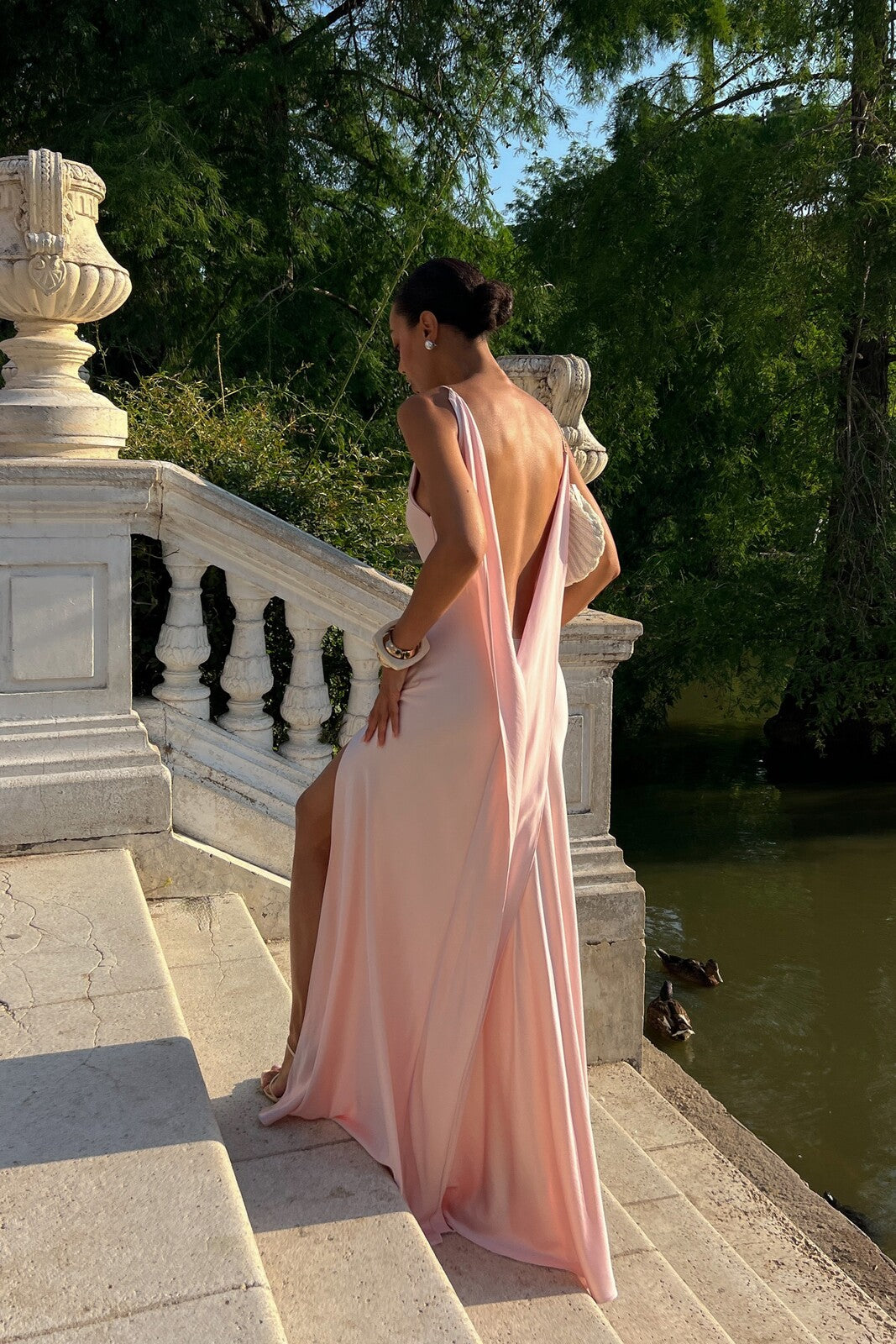 VESTIDO ROSA DECOTE COSTAS PROFUNDO