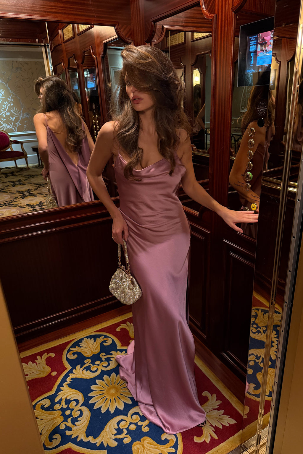 VESTIDO ROSA DECOTE COSTAS PROFUNDO