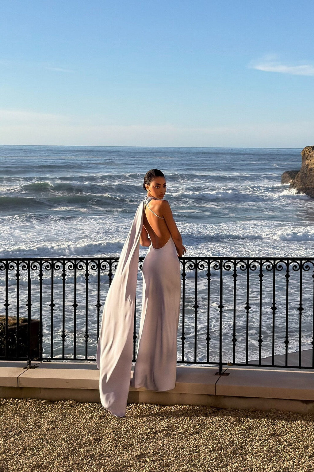 VESTIDO COMPRIDO LAVANDA CLARO COM CAPA