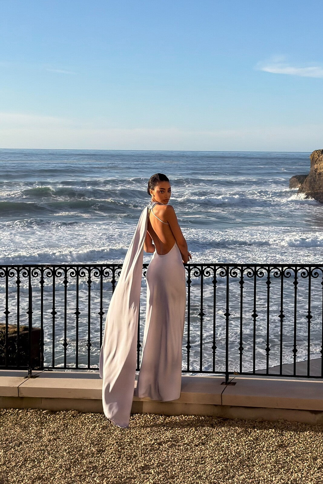 VESTIDO COMPRIDO LAVANDA CLARO COM CAPA