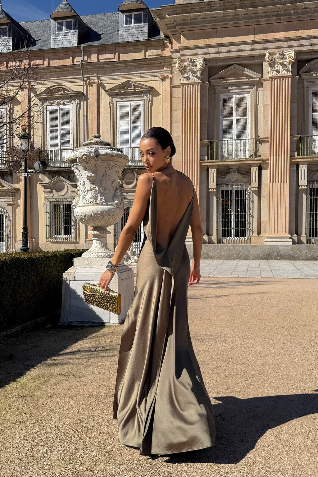 VESTIDO KAKI DECOTE COSTAS PROFUNDO