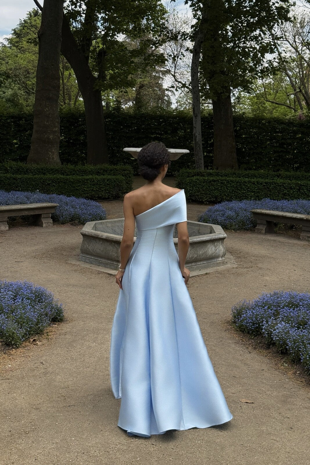 VESTIDO MIKADO AZUL CLARO COMPRIDO