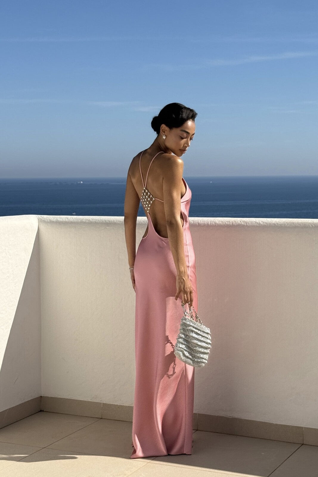 VESTIDO LONGO ROSA COM APLICAÇÃO COSTAS