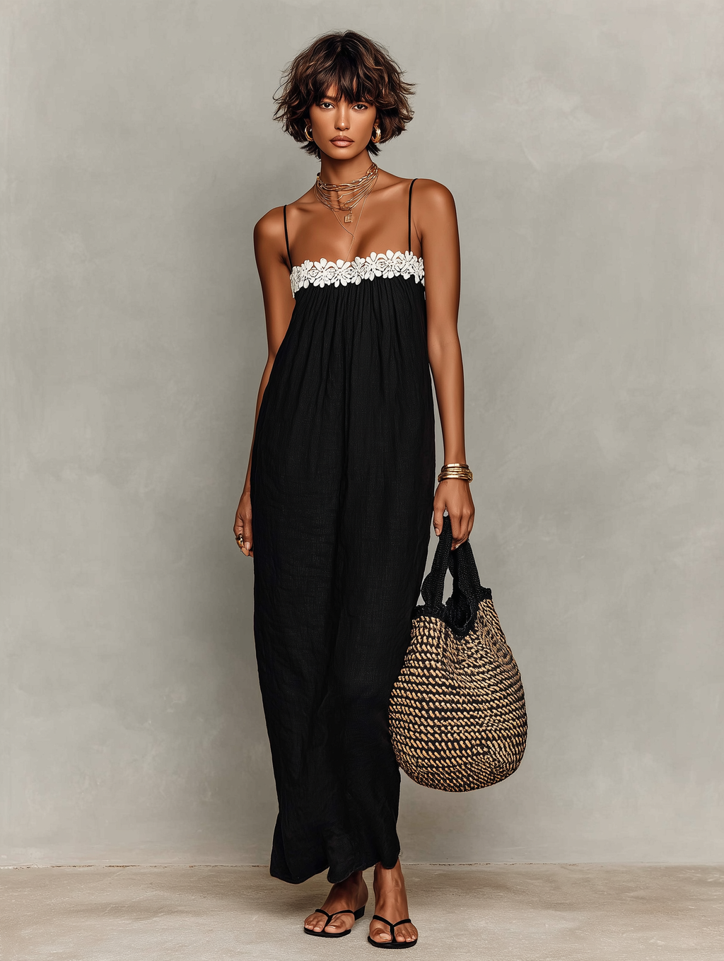 Maxi Vestido Minimalista con Panel de Encaje y Tirantes