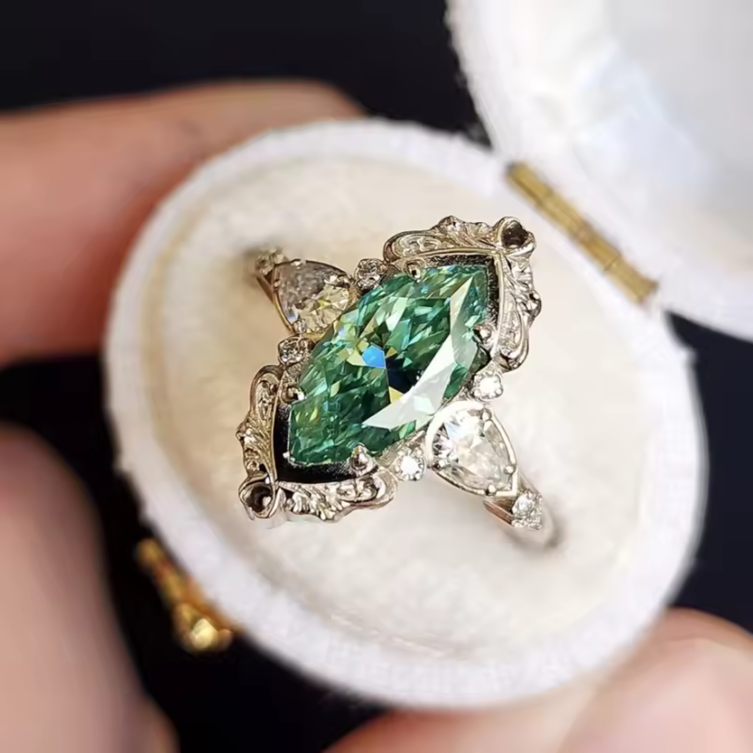 Anillo Vaelira Thornewyn