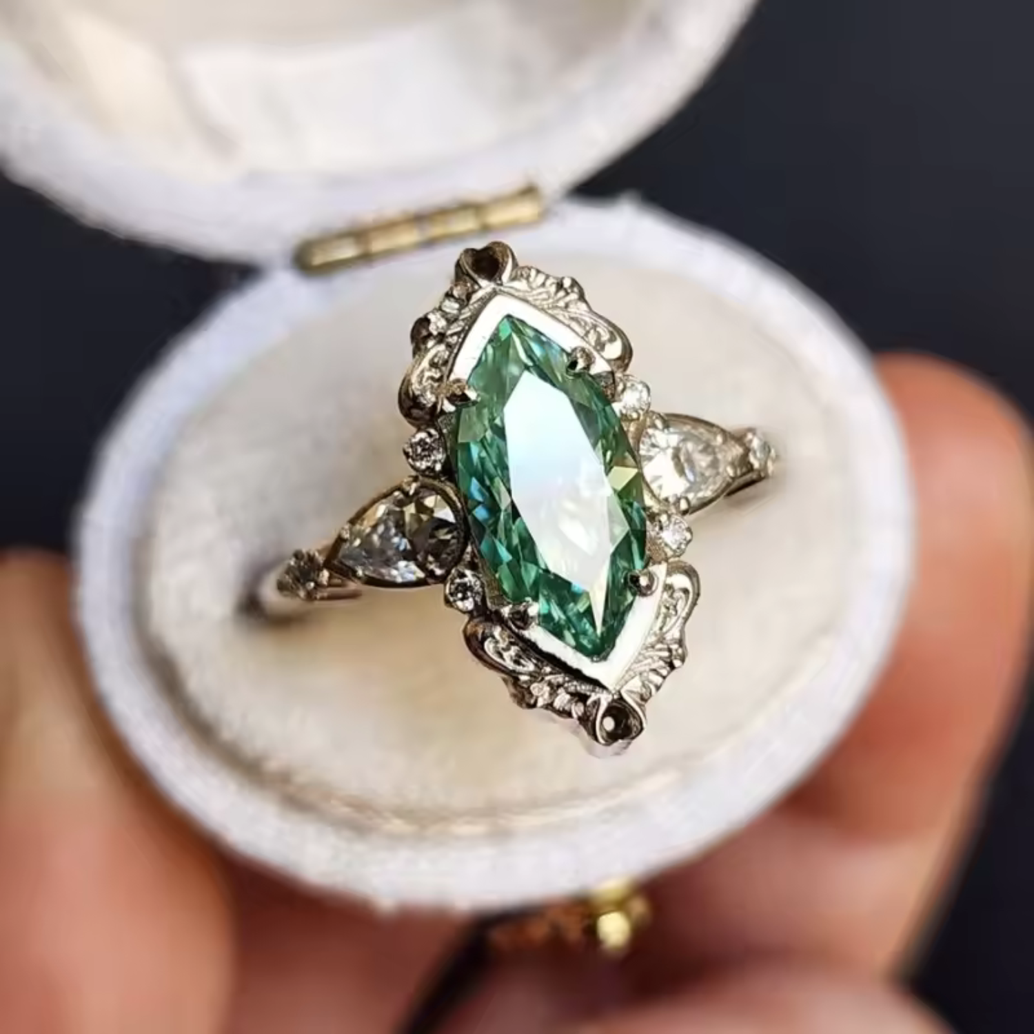 Anillo Vaelira Thornewyn