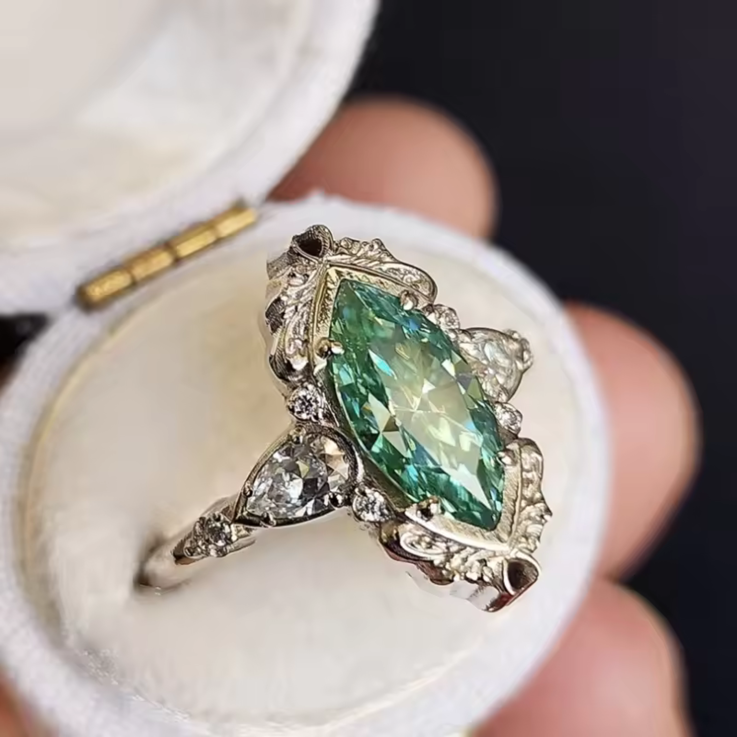 Anillo Vaelira Thornewyn