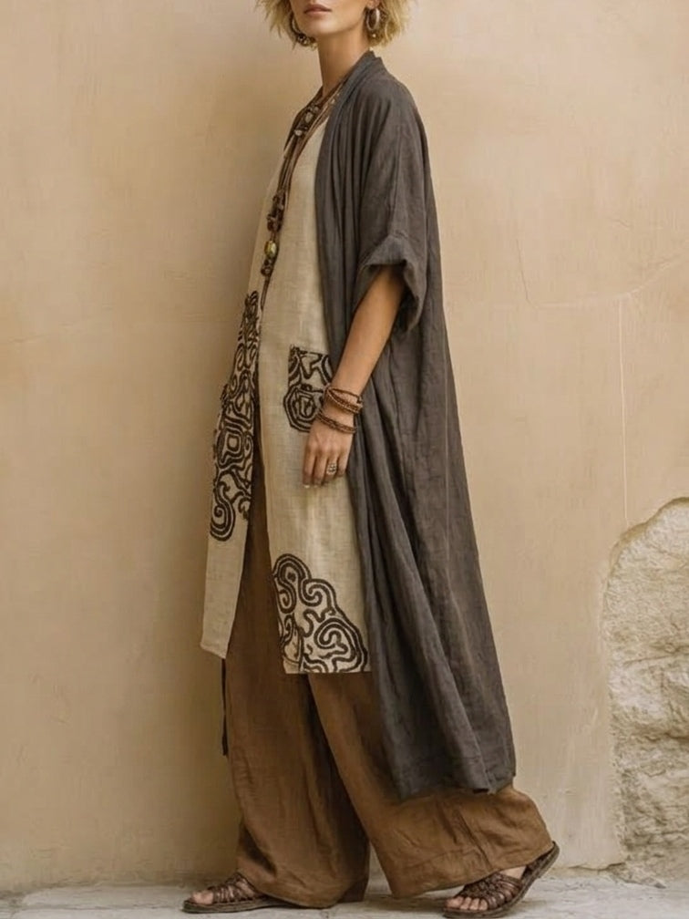 Giulia - Conjunto Bohemio Nómada de Tres Piezas en Gris Oscuro y Marrón con Estampado Tribal